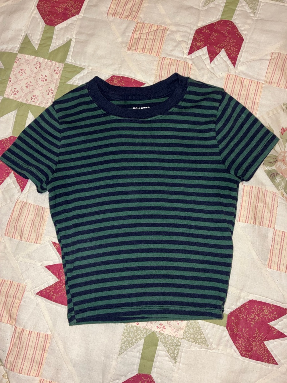 Hollister Tee — Navy & Dark Green